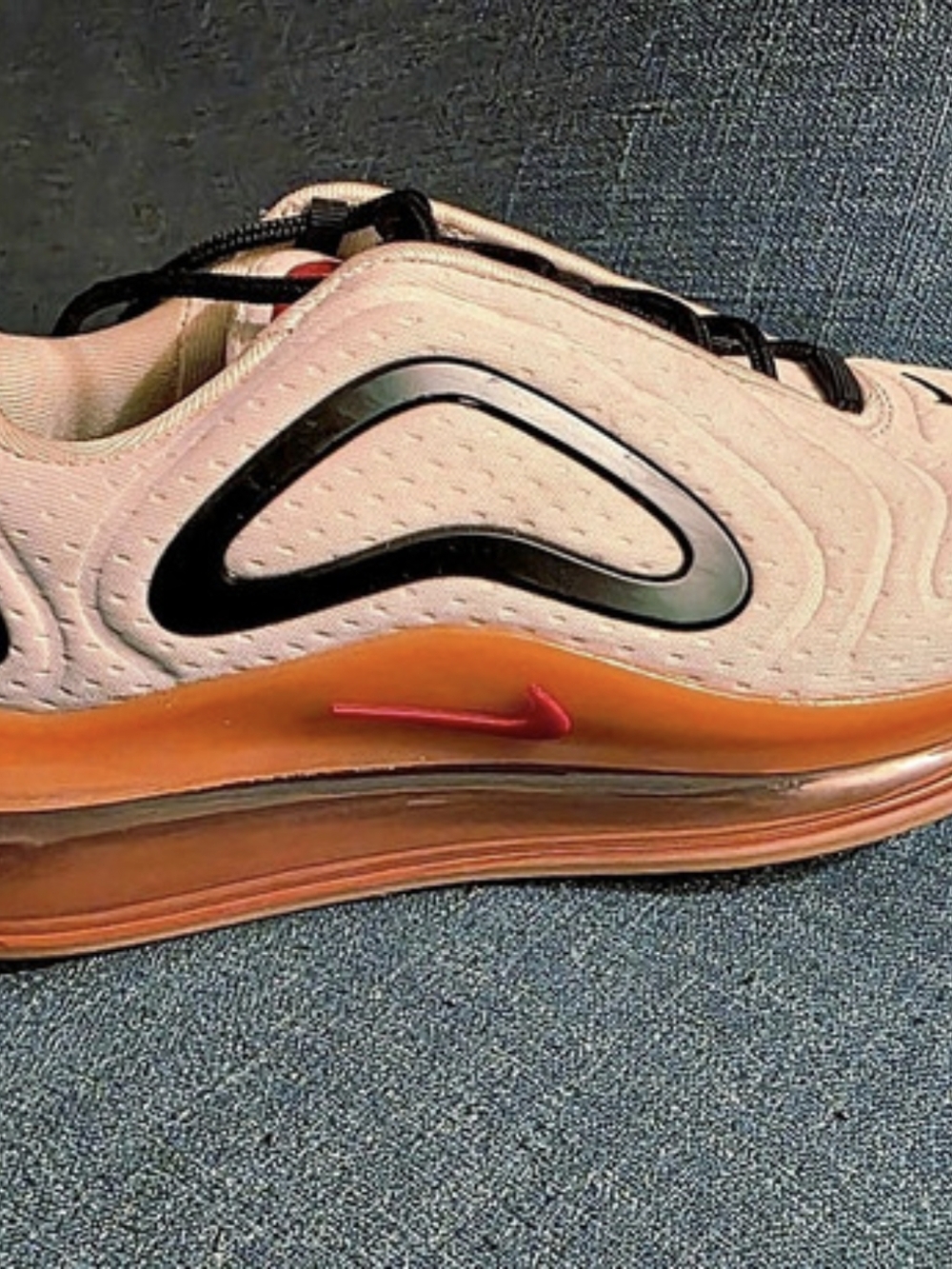 Nike Air Max 720 "University Red / Black" 720 Sneakers in Pink & Orange